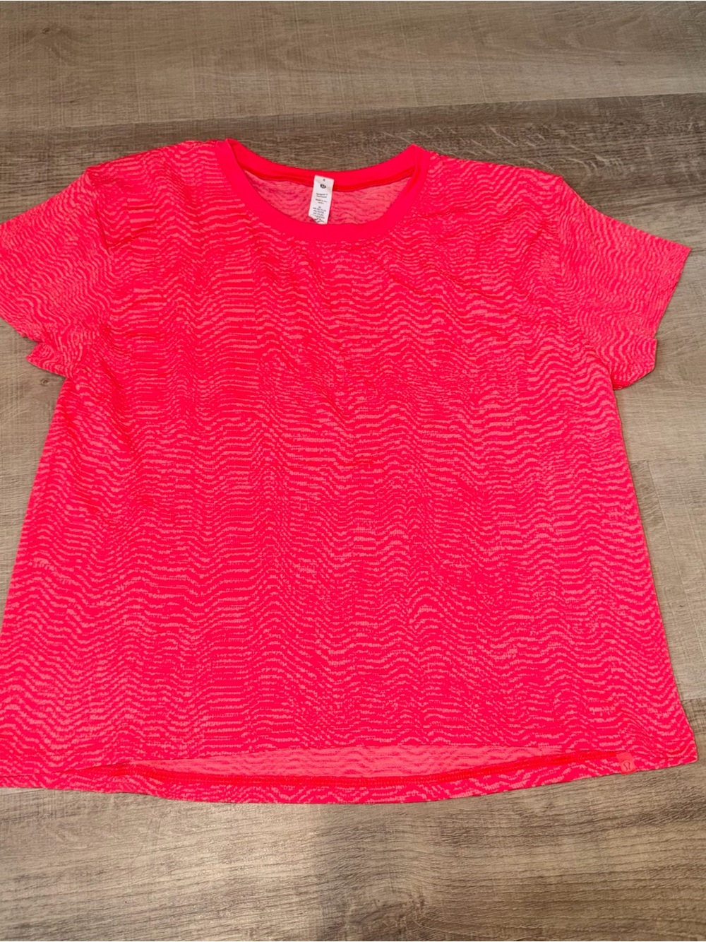 lululemon athletica Train to Be Seamless Short Sleeve T Shirt Ripple Wave Peach